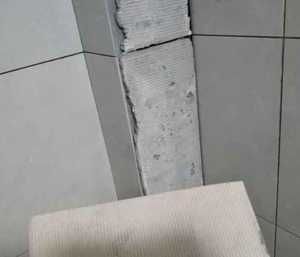 铁岭瓷砖空鼓维修公司分享下厨房瓷砖脱落的补救措施。